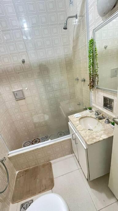 Apartamento Entre Copacabana & Ipanema B C 537 Ap204 *
